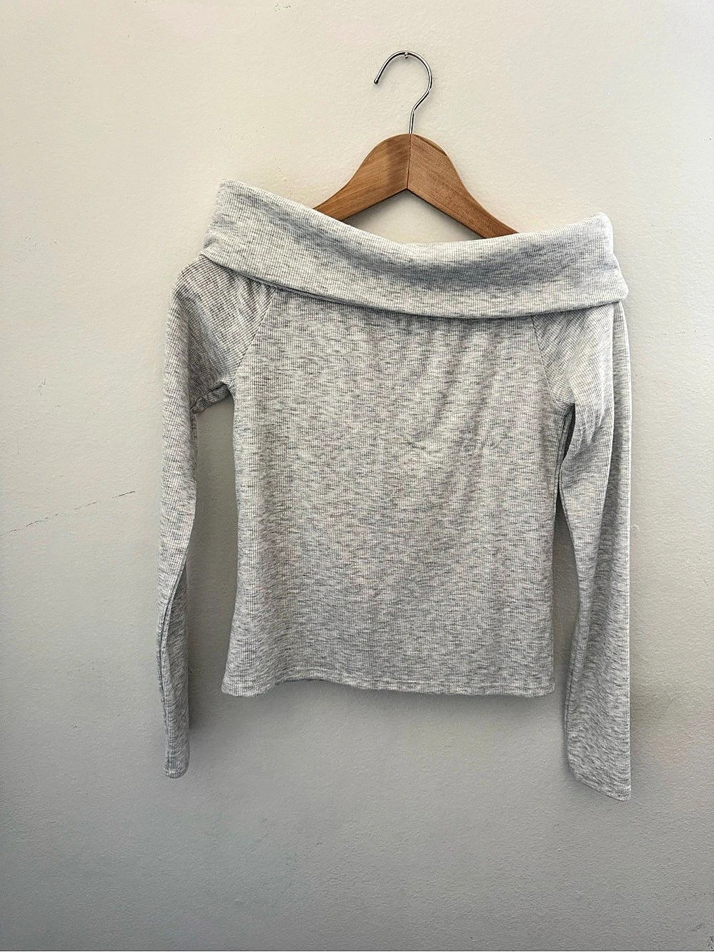 Art Class Gray Off-Shoulder Long Sleeve Top